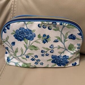Estée Lauder Makeup Bag